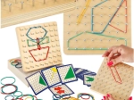 Drewniany geoboard – edukacyjny geoplan z kolorowymi gumkami i kartami wzorów
