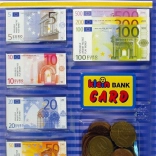 Papierowe banknoty i plastikowe monety Euro dla dzieci