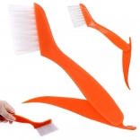 Szczotka ze skrobakiem do czyszczenia szczelin i rowków