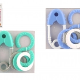 Grzechotka agrafka i ósemka w pudełku